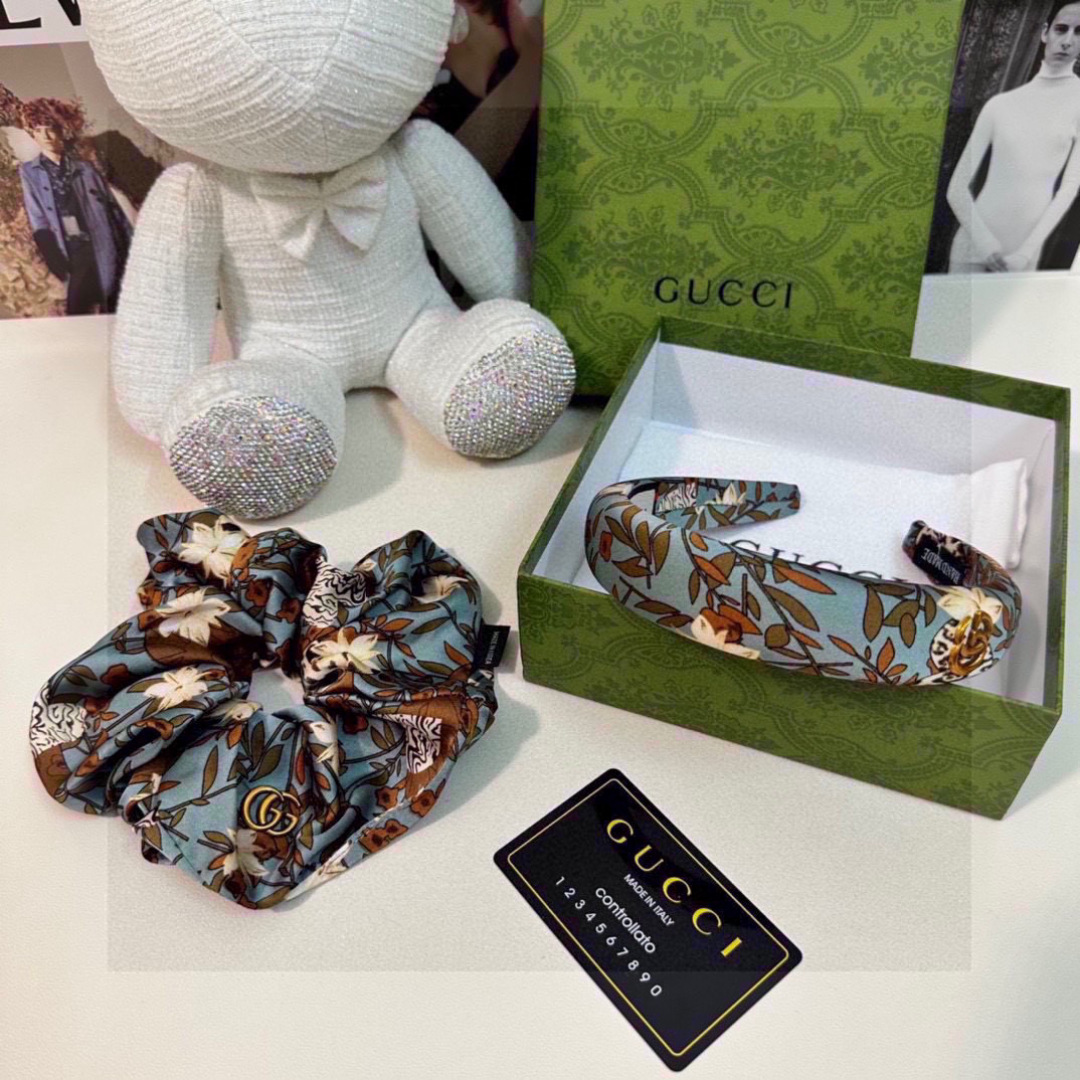  （两件套）配专柜包装 
Gucci（古驰）最新爆款来啦✨💫碎花两件套发箍➕发圈
优雅的girl值得入手