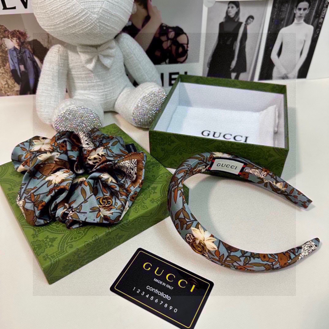  （两件套）配专柜包装 
Gucci（古驰）最新爆款来啦✨💫碎花两件套发箍➕发圈
优雅的girl值得入手