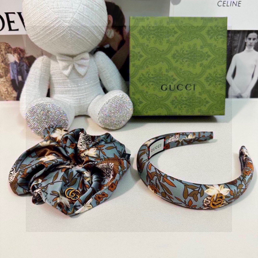  （两件套）配专柜包装 
Gucci（古驰）最新爆款来啦✨💫碎花两件套发箍➕发圈
优雅的girl值得入手