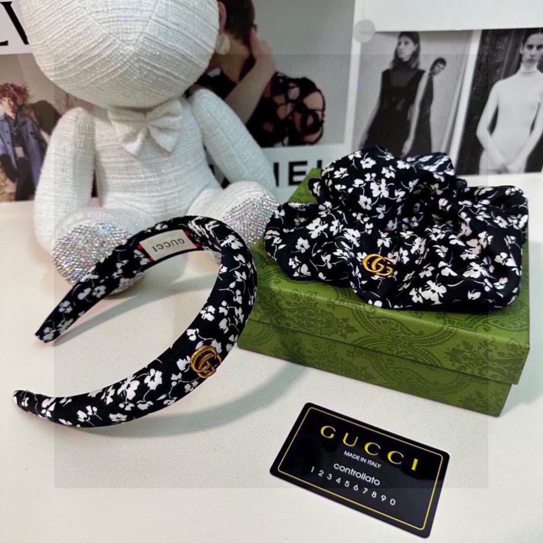  （两件套）配专柜包装 
Gucci（古驰）最新爆款来啦✨💫碎花两件套发箍➕发圈
优雅的girl值得入手