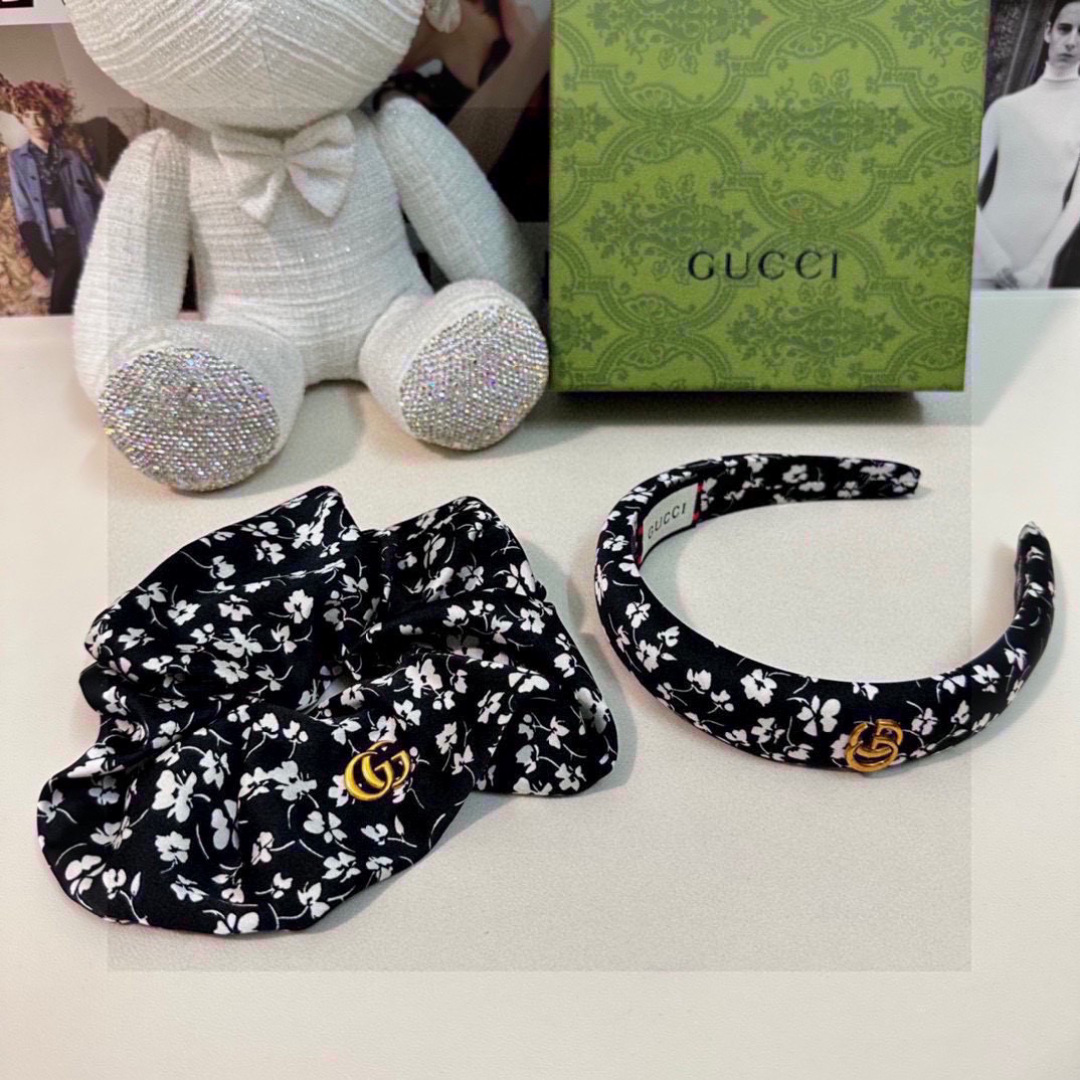  （两件套）配专柜包装 
Gucci（古驰）最新爆款来啦✨💫碎花两件套发箍➕发圈
优雅的girl值得入手