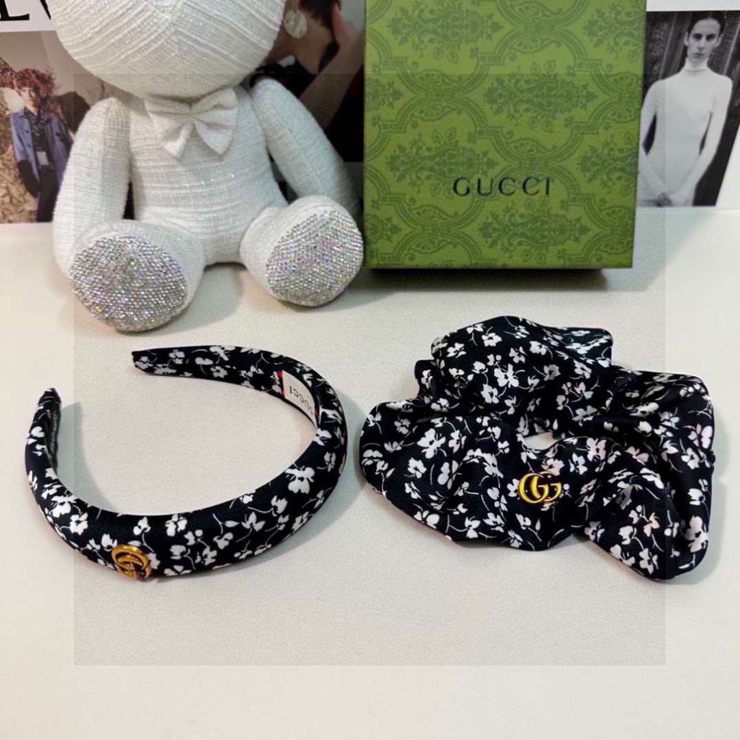  （两件套）配专柜包装 
Gucci（古驰）最新爆款来啦✨💫碎花两件套发箍➕发圈
优雅的girl值得入手