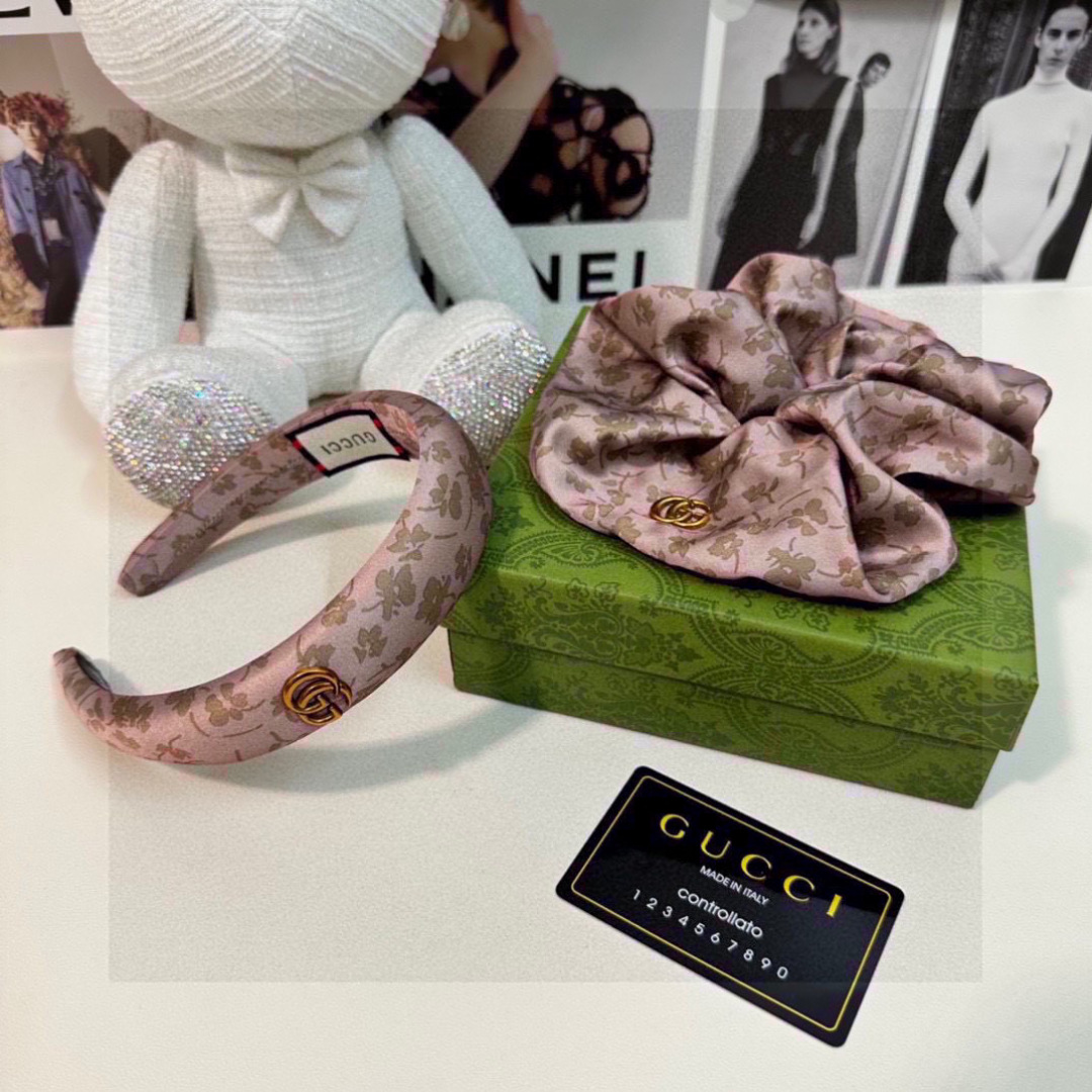  （两件套）配专柜包装 
Gucci（古驰）最新爆款来啦✨💫碎花两件套发箍➕发圈
优雅的girl值得入手