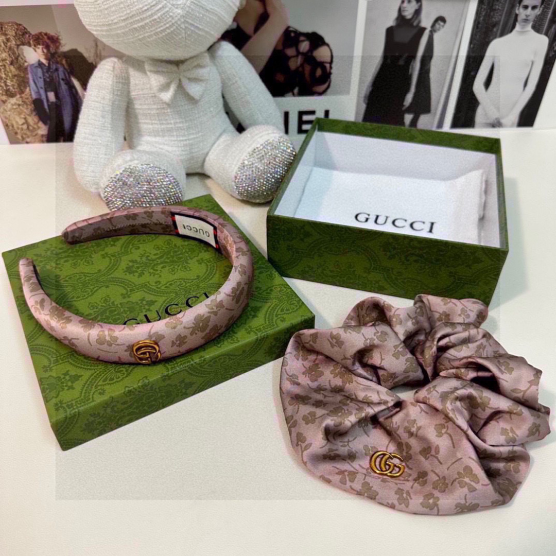  （两件套）配专柜包装 
Gucci（古驰）最新爆款来啦✨💫碎花两件套发箍➕发圈
优雅的girl值得入手