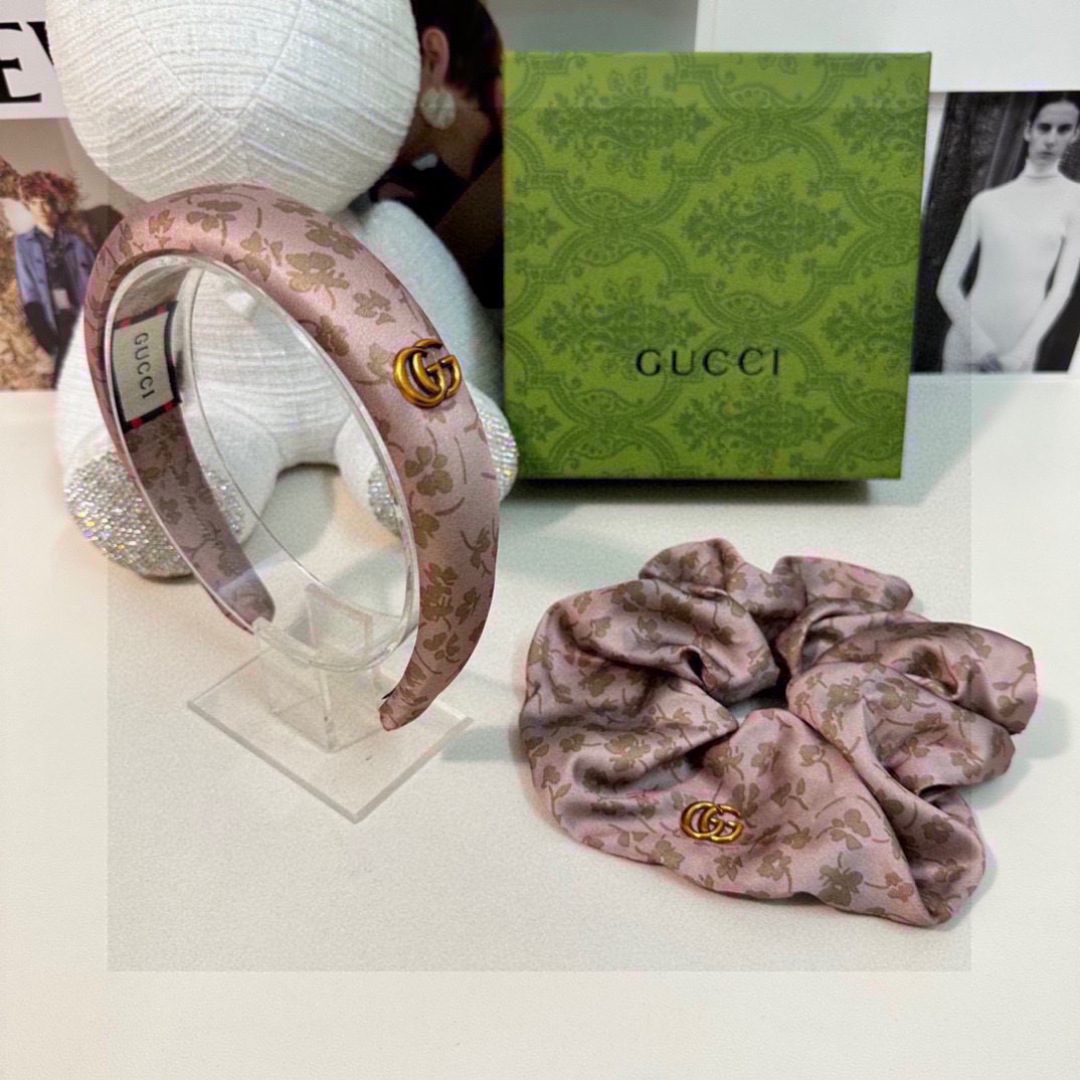  （两件套）配专柜包装 
Gucci（古驰）最新爆款来啦✨💫碎花两件套发箍➕发圈
优雅的girl值得入手