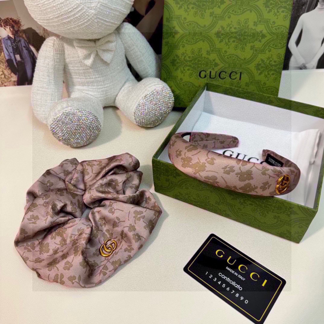  （两件套）配专柜包装 
Gucci（古驰）最新爆款来啦✨💫碎花两件套发箍➕发圈
优雅的girl值得入手
