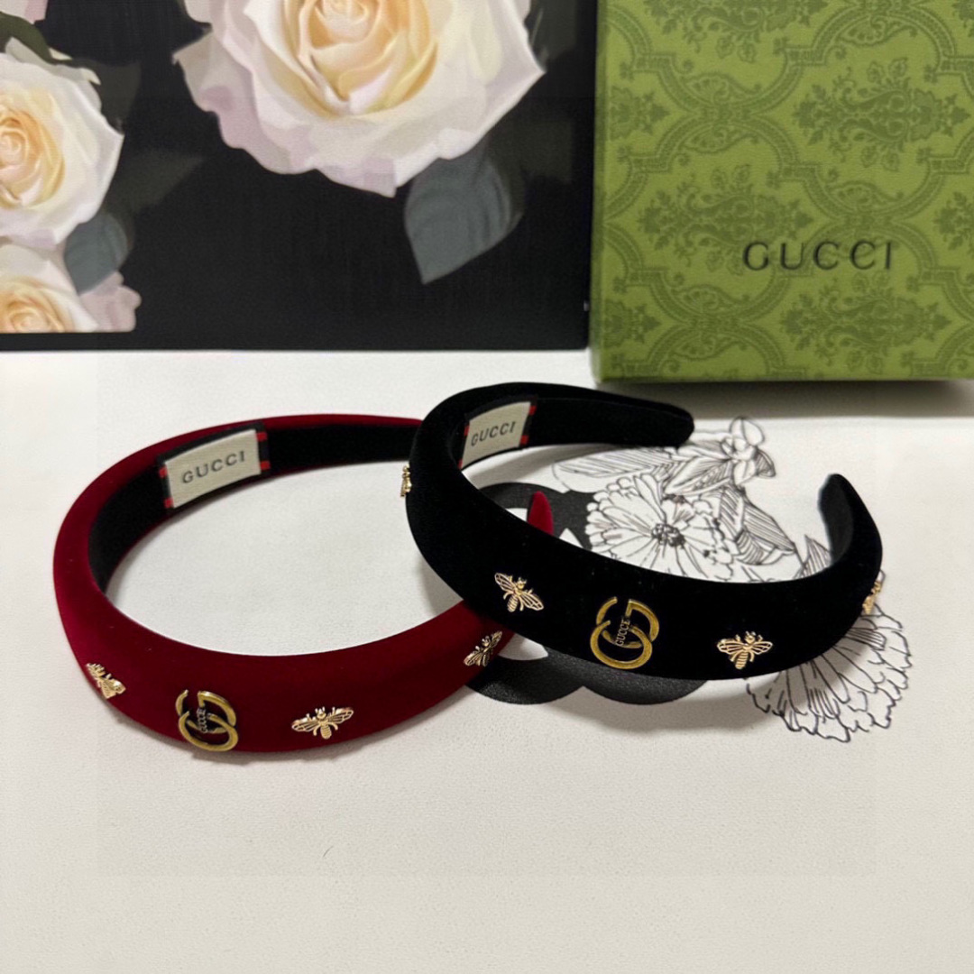  配专柜包装
Gucci（古驰）最新蜜蜂发箍#
信我！人手必备的单品 这件必须买
洋气神仙颜值💕💫
小仙