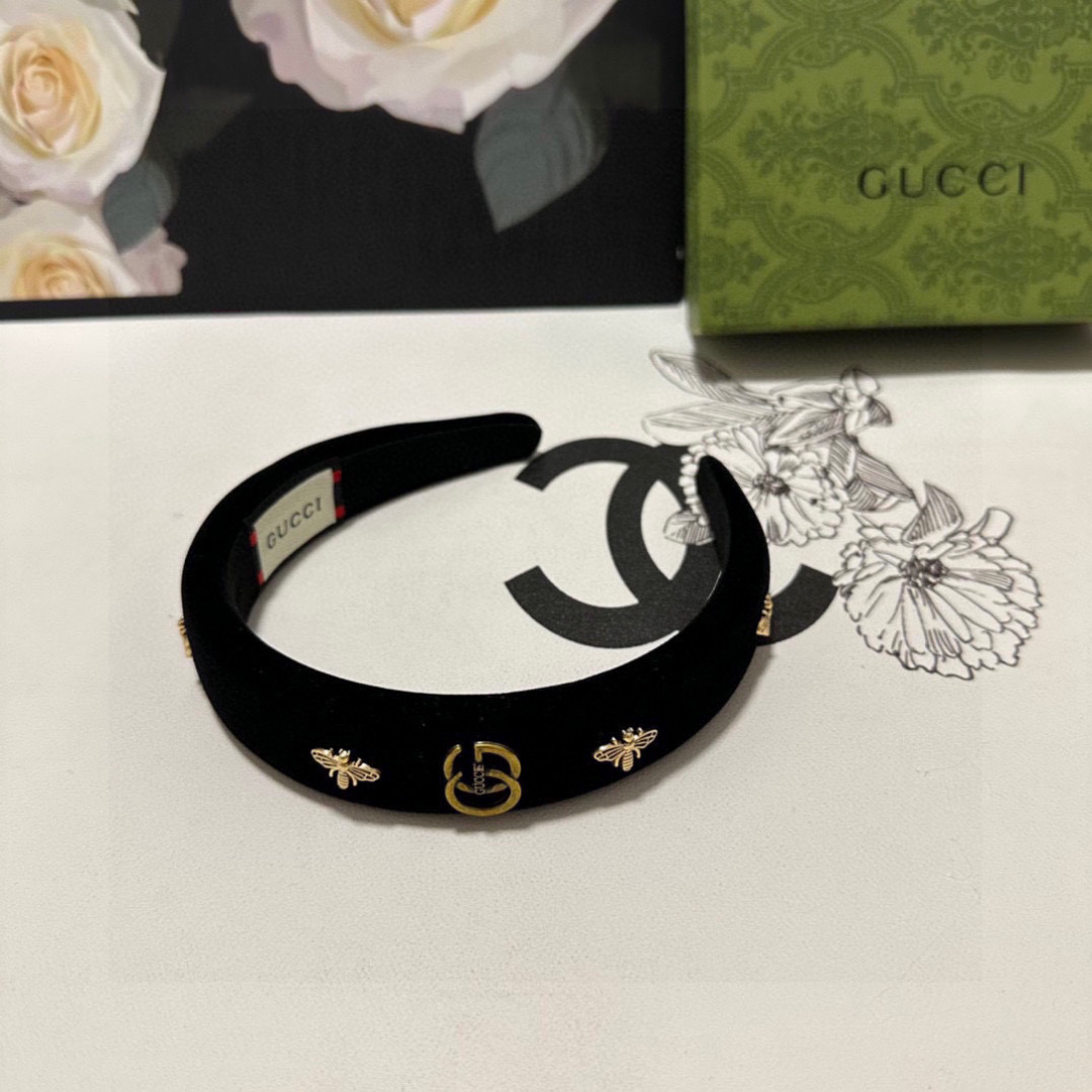  配专柜包装
Gucci（古驰）最新蜜蜂发箍#
信我！人手必备的单品 这件必须买
洋气神仙颜值💕💫
小仙