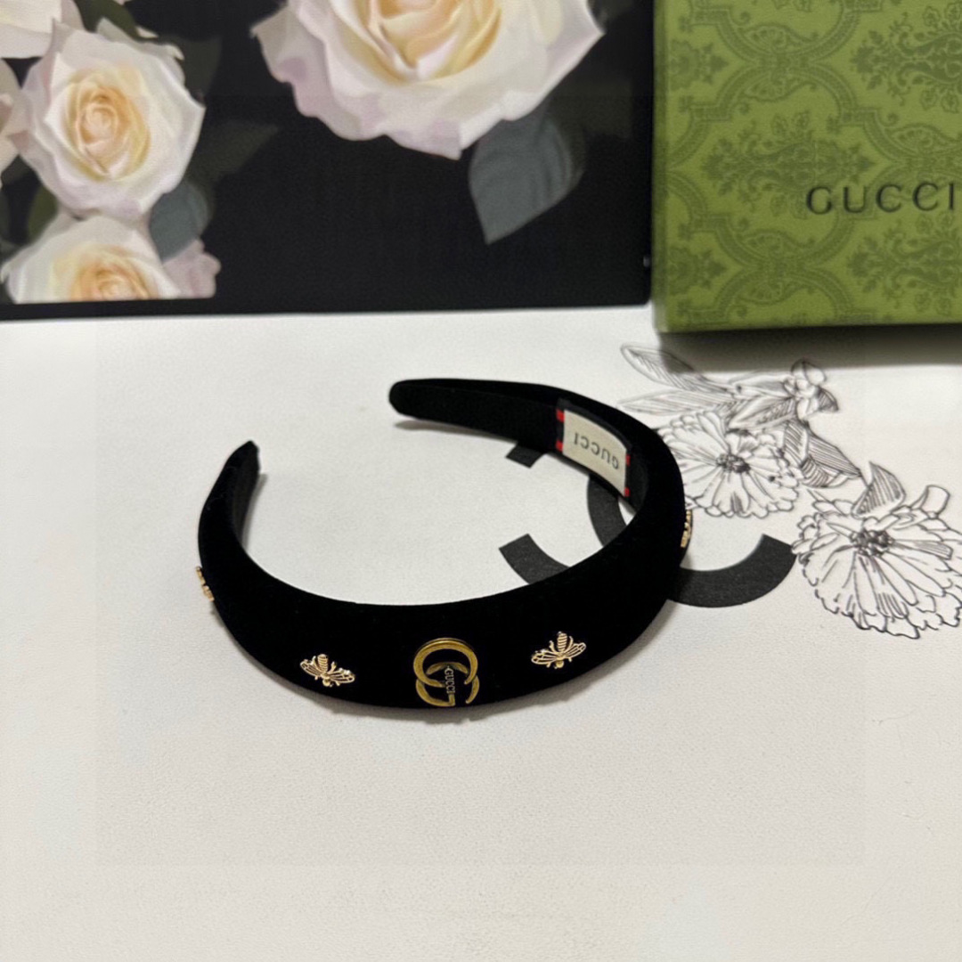  配专柜包装
Gucci（古驰）最新蜜蜂发箍#
信我！人手必备的单品 这件必须买
洋气神仙颜值💕💫
小仙