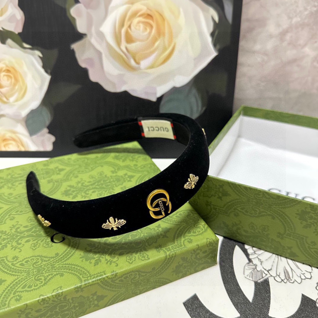  配专柜包装
Gucci（古驰）最新蜜蜂发箍#
信我！人手必备的单品 这件必须买
洋气神仙颜值💕💫
小仙