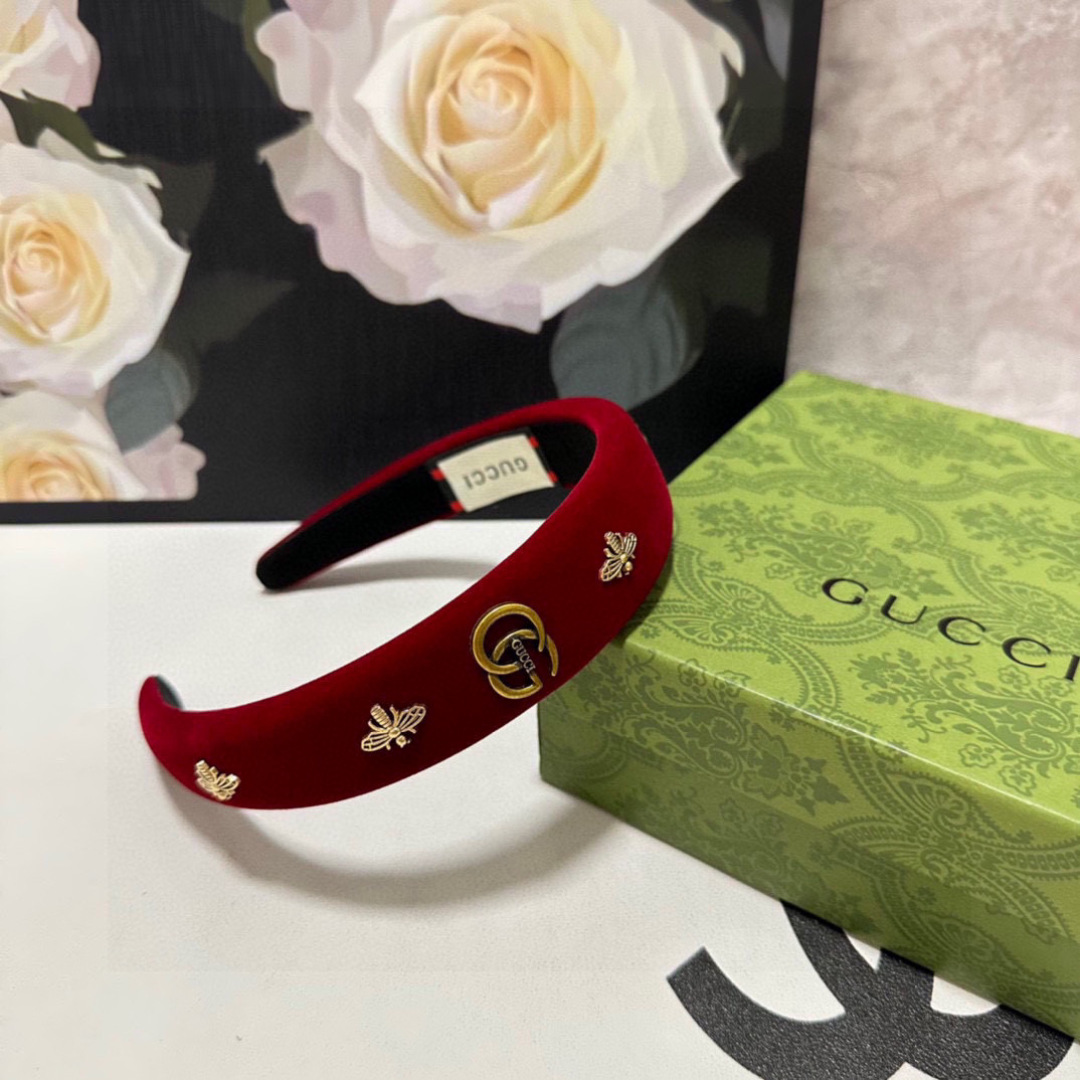 配专柜包装
Gucci（古驰）最新蜜蜂发箍#
信我！人手必备的单品 这件必须买
洋气神仙颜值💕💫
小仙
