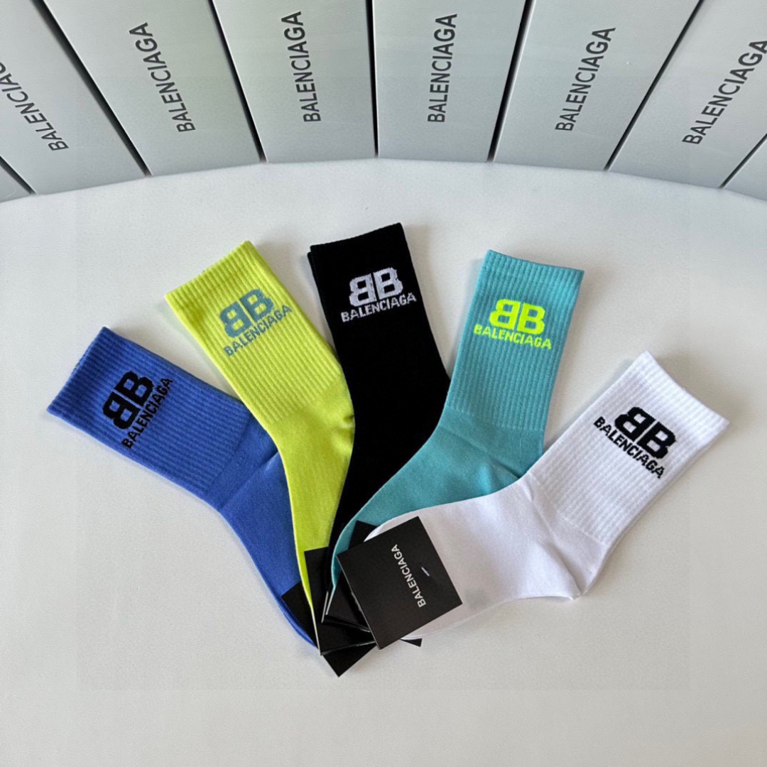 💛配专柜包装Balenciaga（巴黎世家）新款中长款堆堆袜袜子！一盒五双，专柜同步筒袜袜子，💛大牌出街