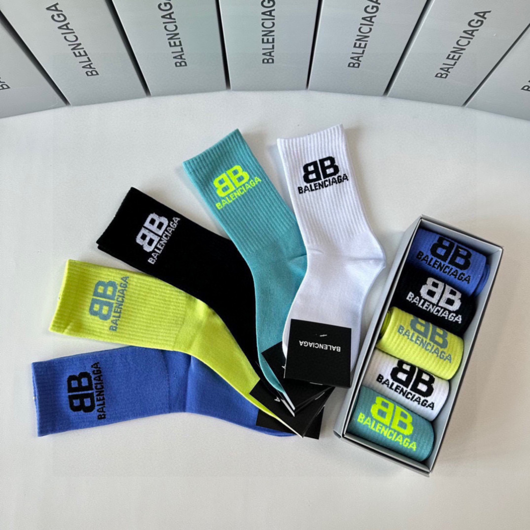 💛配专柜包装Balenciaga（巴黎世家）新款中长款堆堆袜袜子！一盒五双，专柜同步筒袜袜子，💛大牌出街