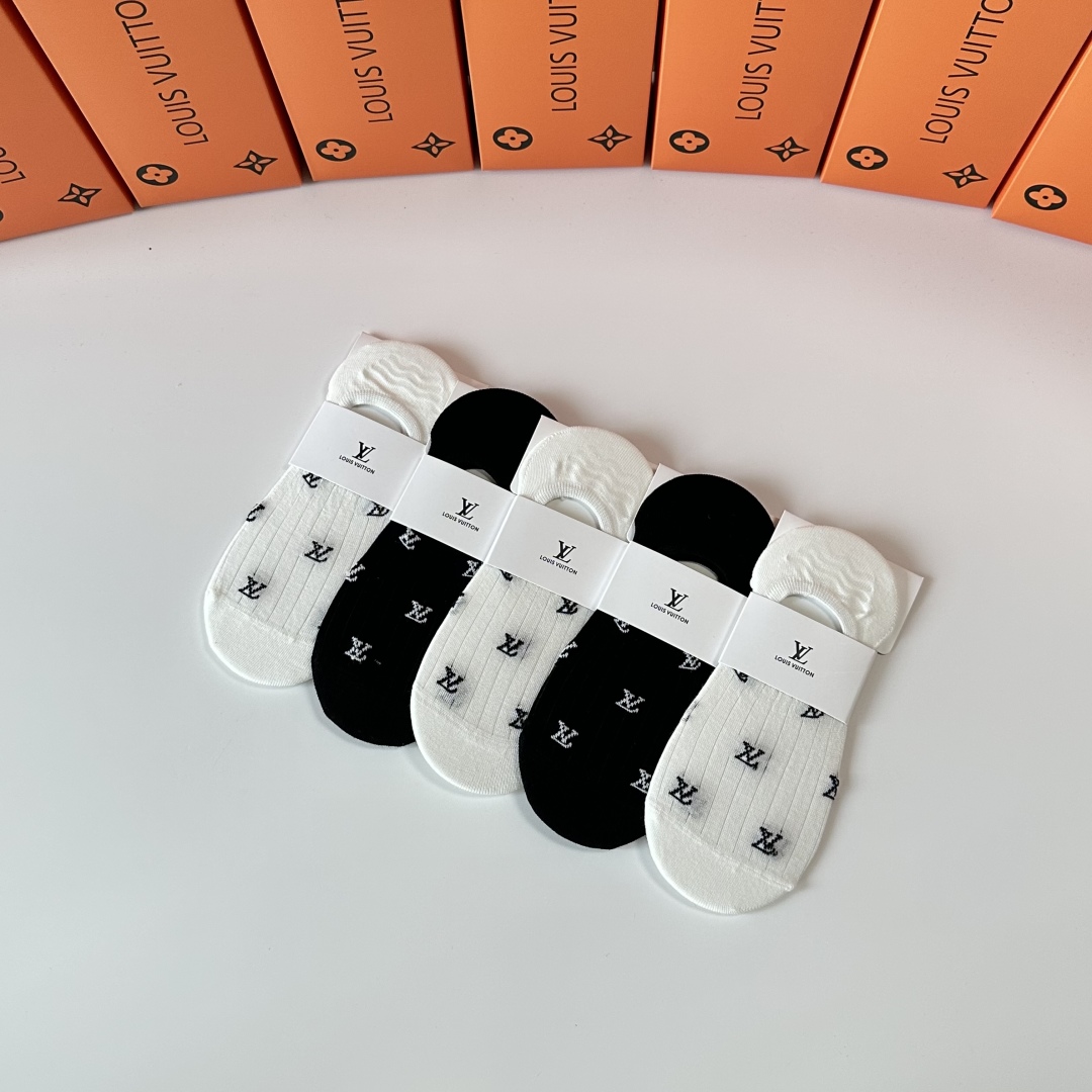 💛配专柜包装
LV（路易威登）新款船袜堆堆袜袜子！一盒五双，专柜同步筒袜袜子，💛大牌出街，潮人必备。超好