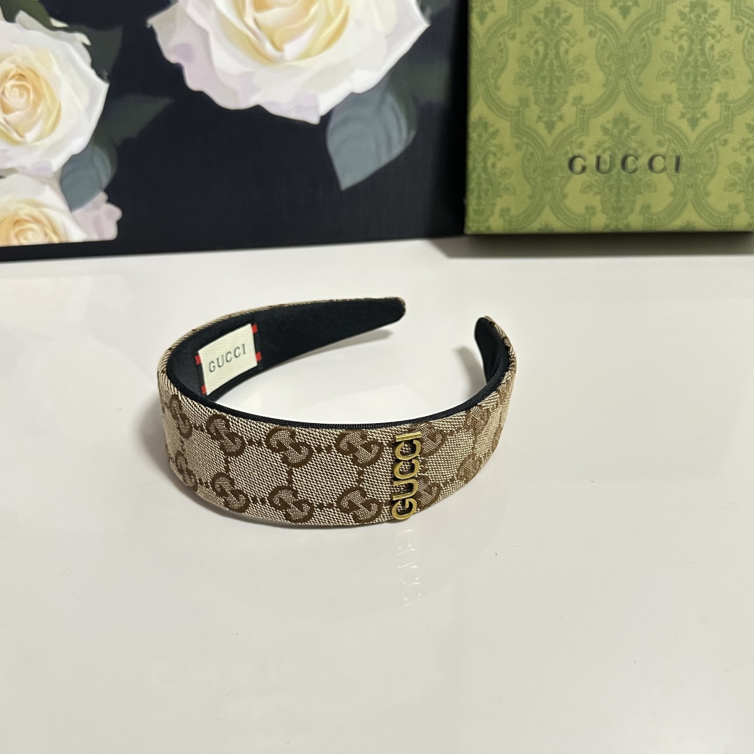  配专柜包装
Gucci（古驰）最新发箍#
信我！人手必备的单品 这件必须买
洋气神仙颜值💕💫
小仙女要