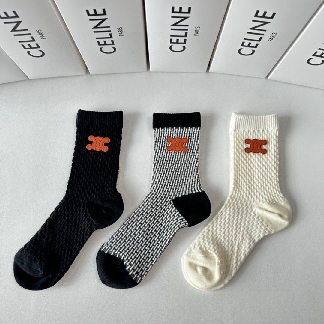 NO:353874,Special packaging Celine's new classic mid-length jewelry socks piled up socks!  A box of three pairs, a counter-simultaneous socks, a big brand is on the street, a trendy man must have super easy to match. Socks, stockings, socks, celine, celine, socks19860909特配包装 Celine（赛琳）新款经典中长款饰品袜堆堆袜袜子！一盒三双, 专柜同步筒款袜子,大牌出街,潮人必备超好搭.袜子,丝袜,袜子,celine,celine,socks,accessory