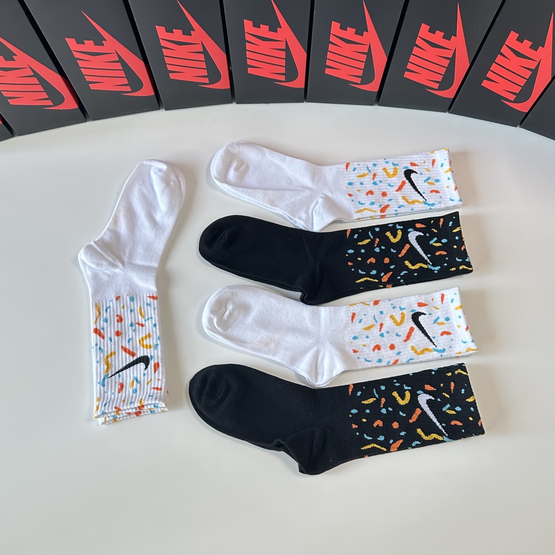  💛配专柜包装
NIKE（耐克）新款中长款堆堆袜袜子！一盒五双，专柜同步筒袜袜子，💛大牌出街，潮人必备。