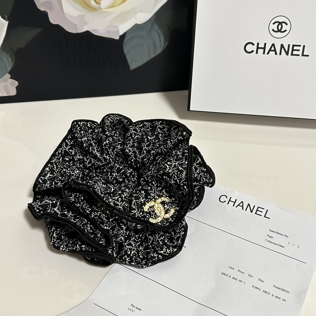 NO:367317,Specially equipped with counter packaging Chanel (Chanel) latest floral hair rings, fairy, quick to buy, special material, no head, salt or sweet~ hairpins, hairpins, chanel, chanel, hairpins19860909特 配专柜包装 Chanel（香奈儿）最新碎花发圈 小仙女快入手 特殊材质 不嘞头 可盐可甜～发夹,发夹,chanel,chanel,hairpins,accessory