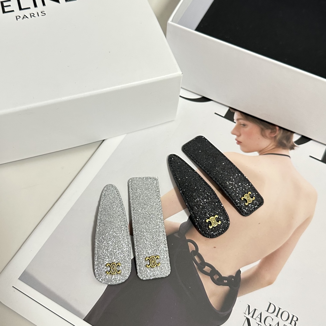    （两件套） 配全套包装
Celine（赛琳）今年最好卖的新款
Vintage中古复古发夹
超仙的一