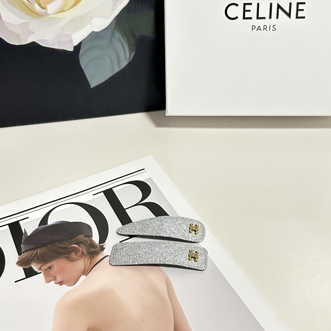    （两件套） 配全套包装
Celine（赛琳）今年最好卖的新款
Vintage中古复古发夹
超仙的一