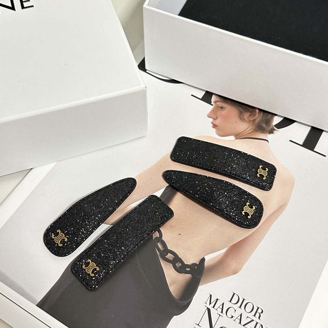   （两件套） 配全套包装
Celine（赛琳）今年最好卖的新款
Vintage中古复古发夹
超仙的一
