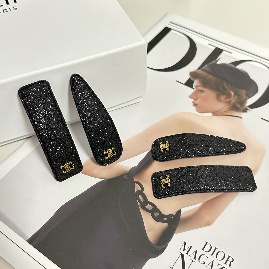    （两件套） 配全套包装
Celine（赛琳）今年最好卖的新款
Vintage中古复古发夹
超仙的一