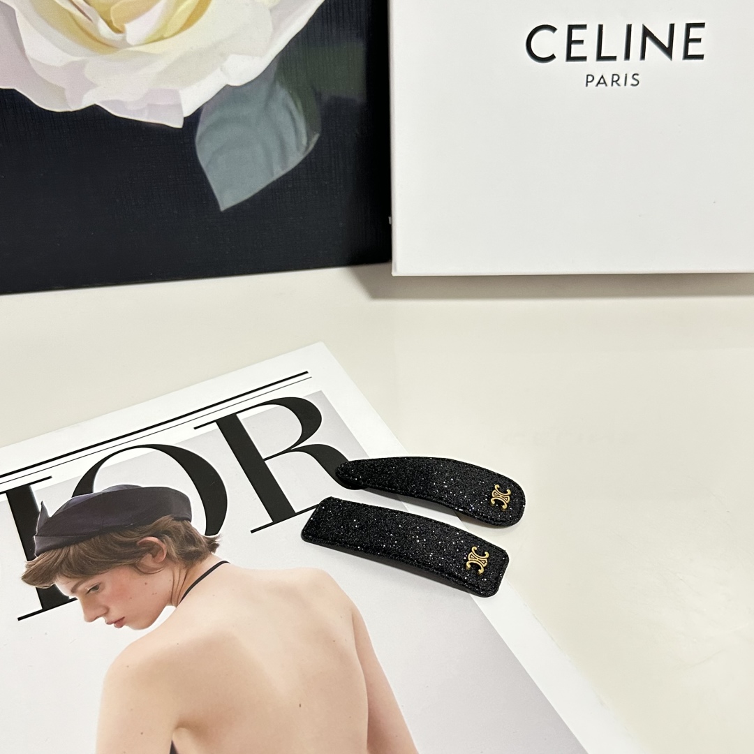    （两件套） 配全套包装
Celine（赛琳）今年最好卖的新款
Vintage中古复古发夹
超仙的一