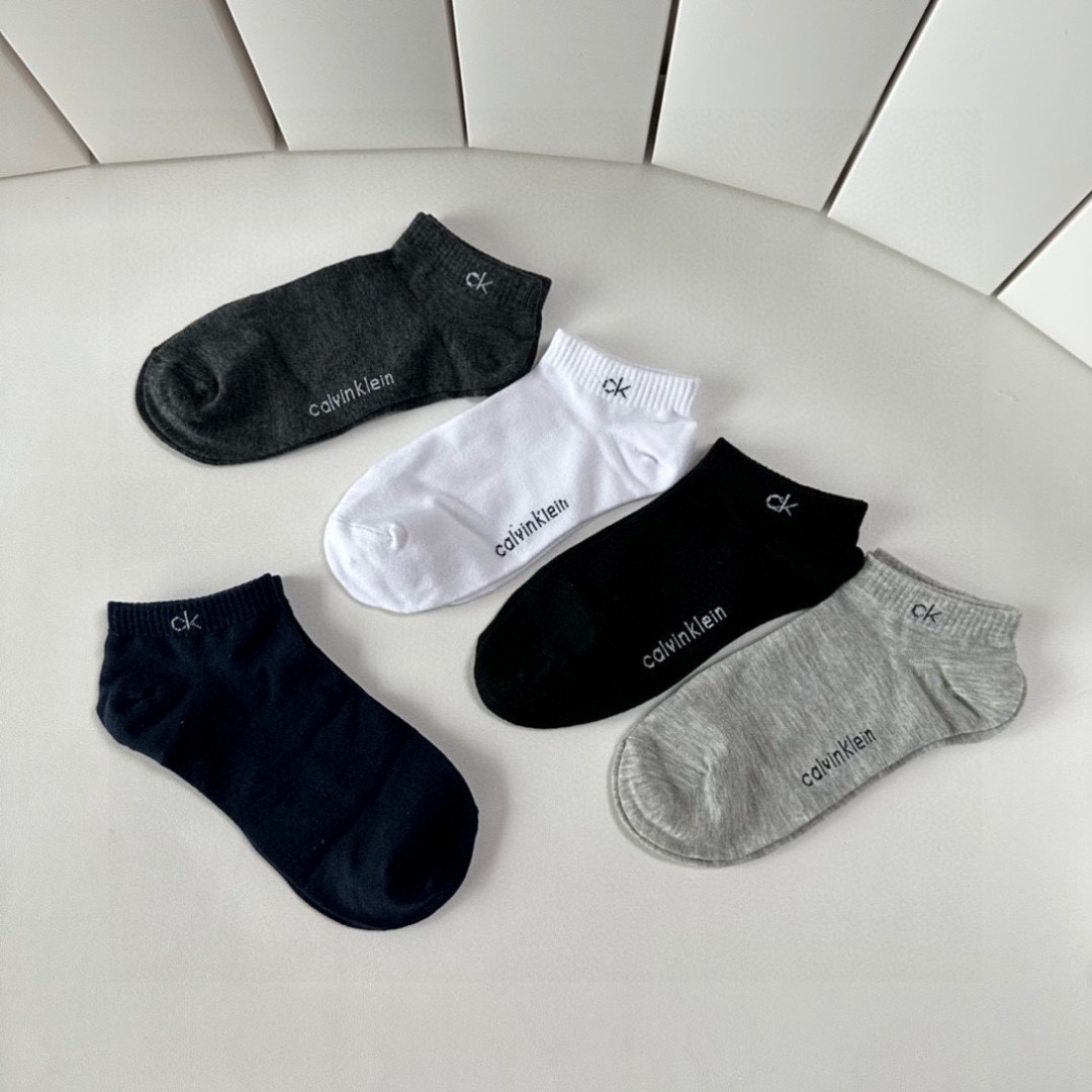 💛配专柜包装
CALVIN KLEIN CK凯文克莱，新款中短款堆堆袜袜子！一盒五双，专柜同步筒袜袜子，