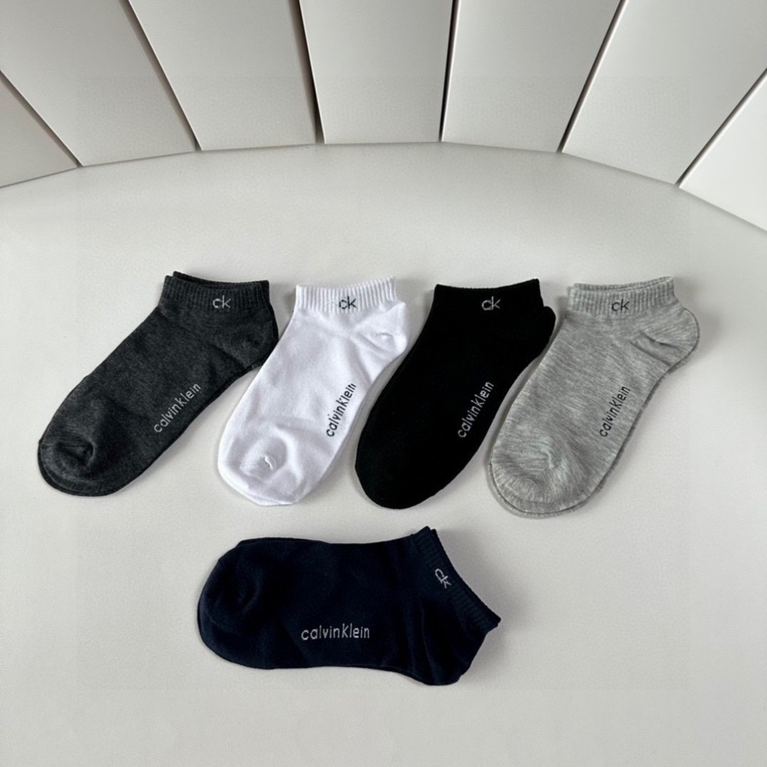 💛配专柜包装
CALVIN KLEIN CK凯文克莱，新款中短款堆堆袜袜子！一盒五双，专柜同步筒袜袜子，