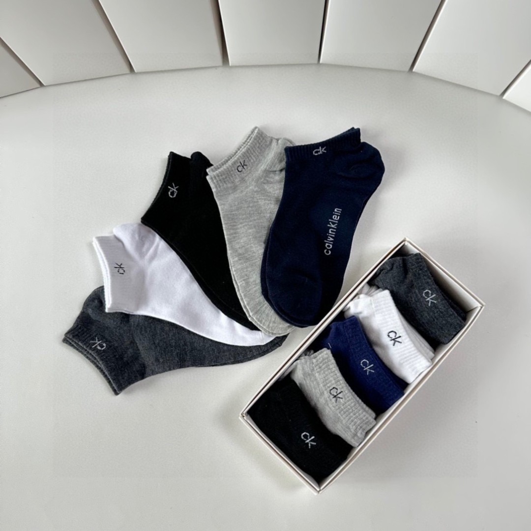 💛配专柜包装
CALVIN KLEIN CK凯文克莱，新款中短款堆堆袜袜子！一盒五双，专柜同步筒袜袜子，