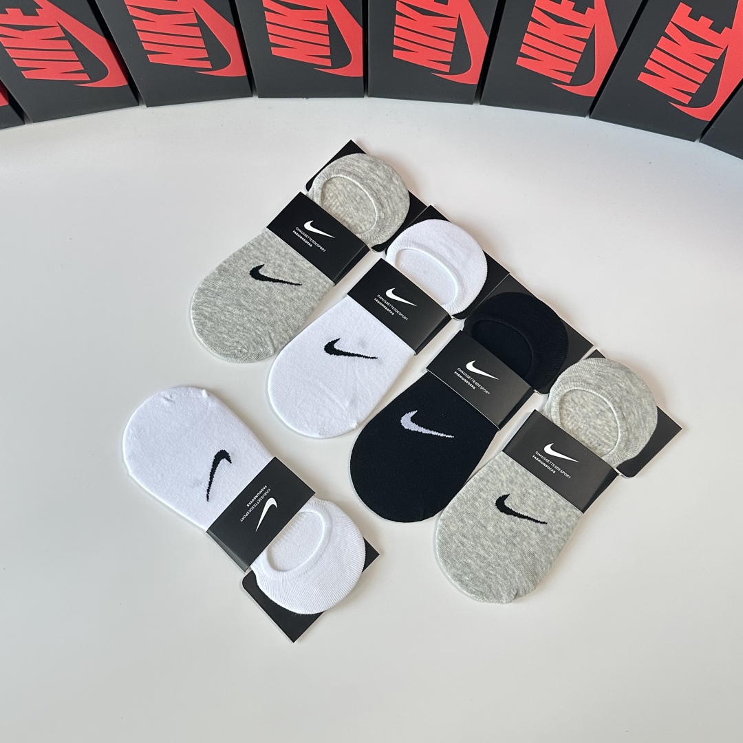 💛配专柜包装
NIKE（耐克）新款船袜堆堆袜袜子！一盒五双，专柜同步筒袜袜子，💛大牌出街，潮人必备。超好