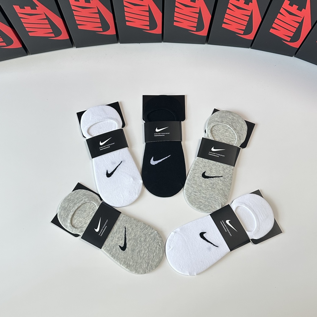 💛配专柜包装
NIKE（耐克）新款船袜堆堆袜袜子！一盒五双，专柜同步筒袜袜子，💛大牌出街，潮人必备。超好
