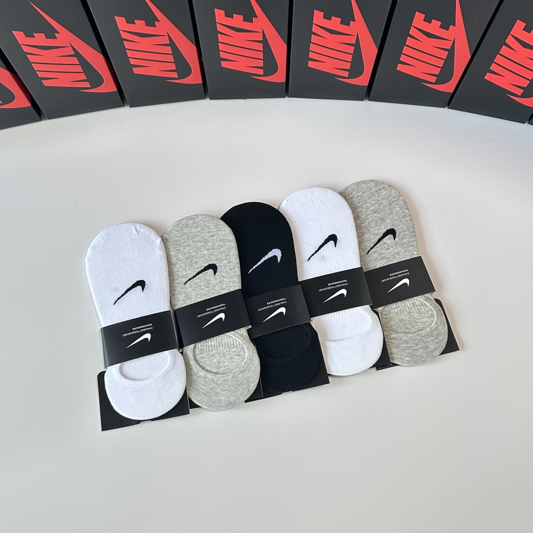 💛配专柜包装
NIKE（耐克）新款船袜堆堆袜袜子！一盒五双，专柜同步筒袜袜子，💛大牌出街，潮人必备。超好