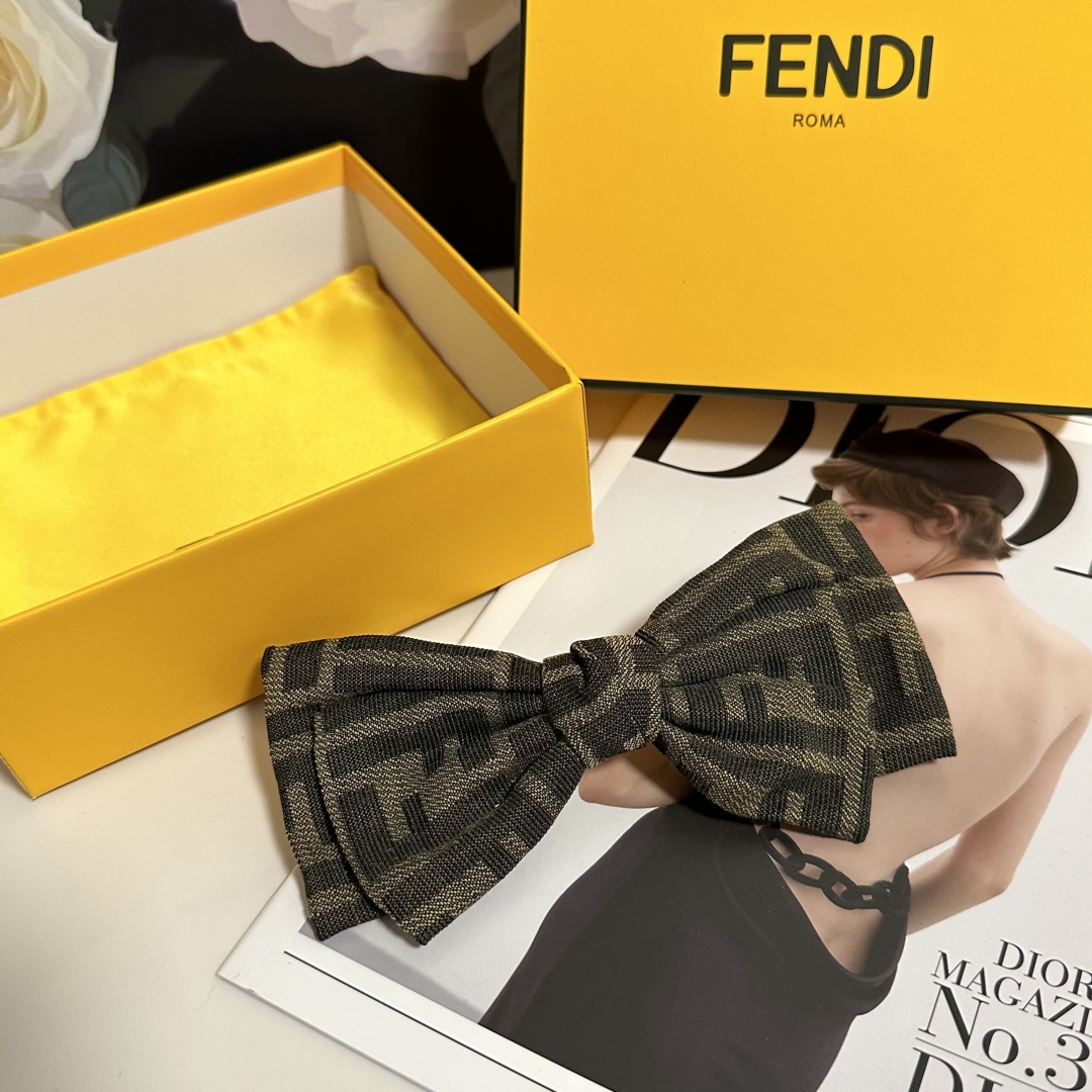  配专柜包装
FENDI（芬迪）官网同款最新蝴蝶结发夹#
信我！人手必备的单品 这件必须买
洋气神仙颜值