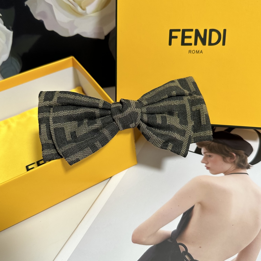  配专柜包装
FENDI（芬迪）官网同款最新蝴蝶结发夹#
信我！人手必备的单品 这件必须买
洋气神仙颜值