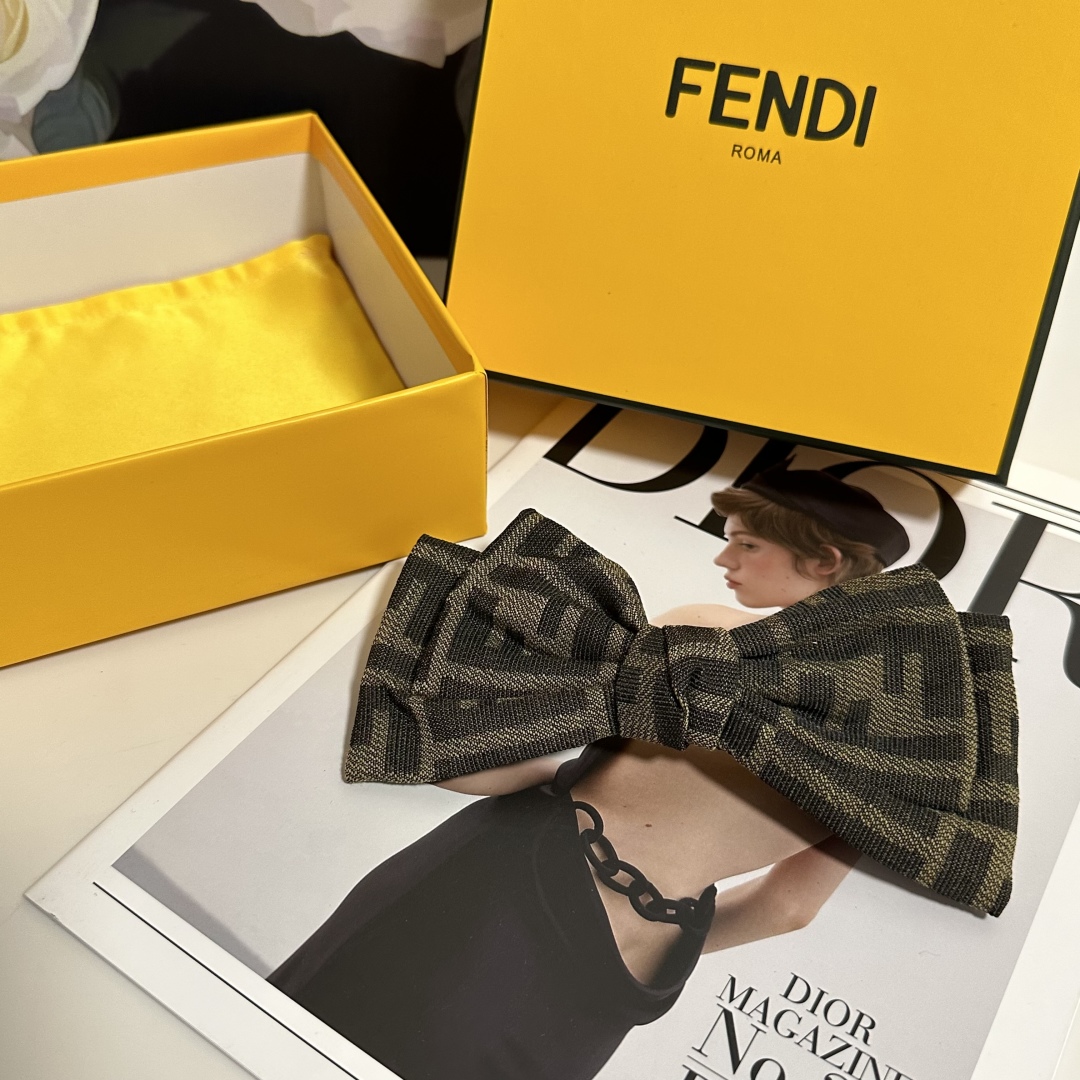  配专柜包装
FENDI（芬迪）官网同款最新蝴蝶结发夹#
信我！人手必备的单品 这件必须买
洋气神仙颜值