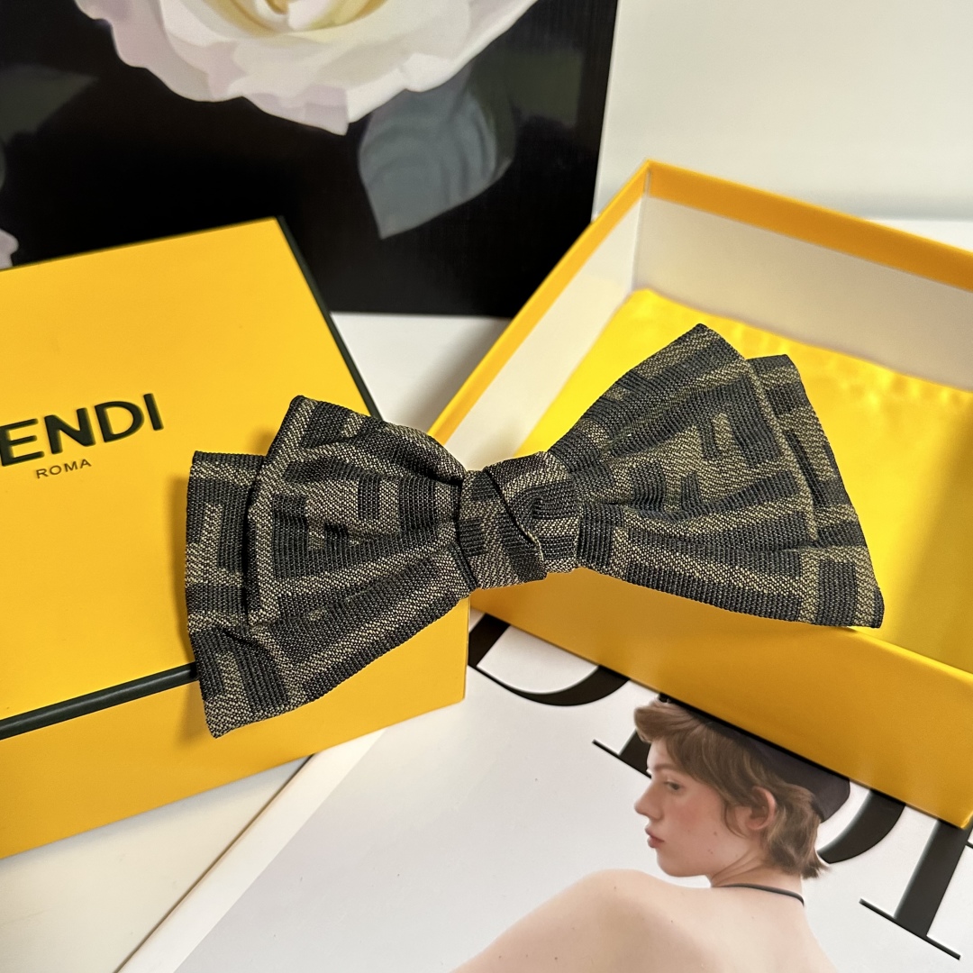  配专柜包装
FENDI（芬迪）官网同款最新蝴蝶结发夹#
信我！人手必备的单品 这件必须买
洋气神仙颜值