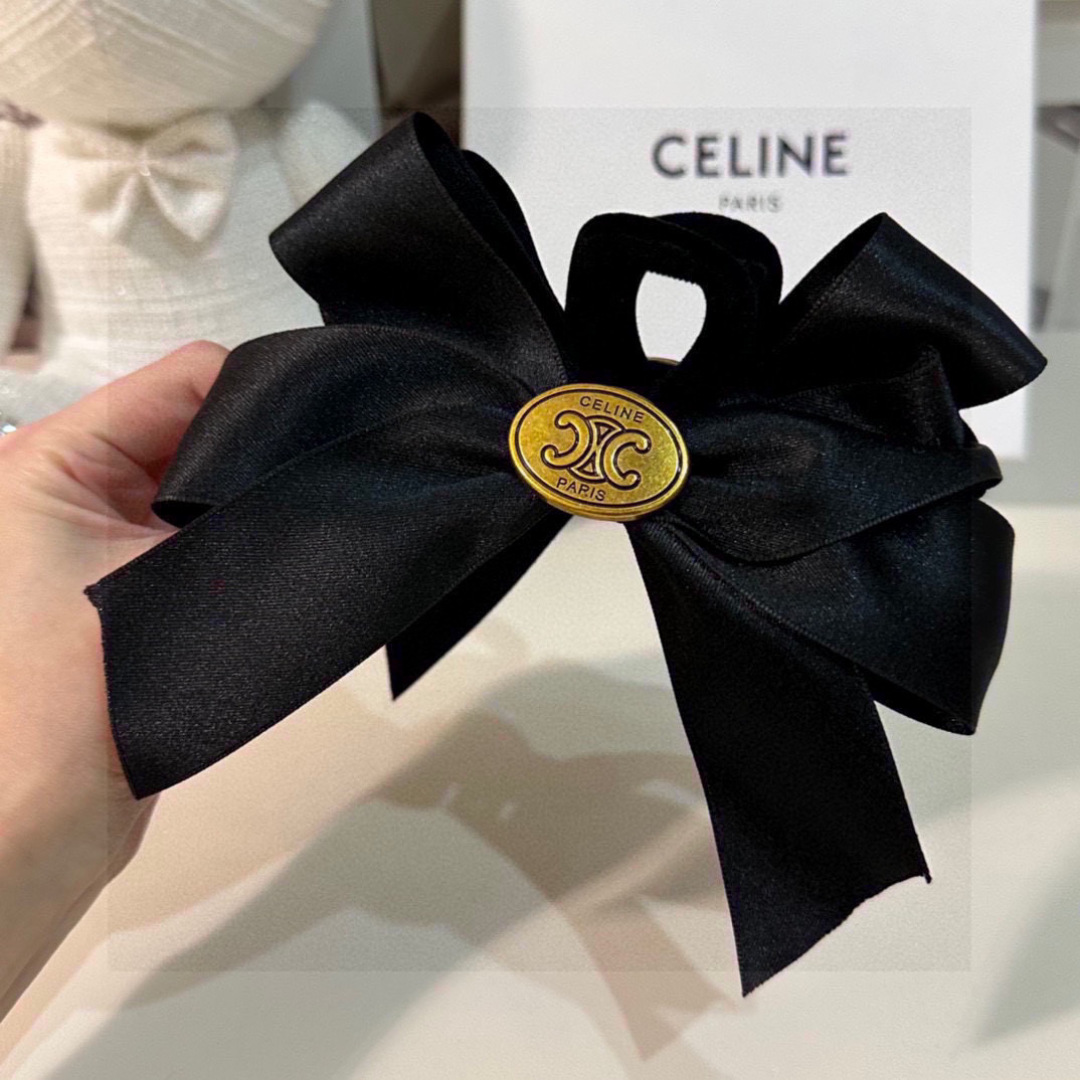 （单个）配专柜包装 
CELINE（赛琳）最新爆款来啦✨💫
中古vintage复古五金抓夹
优雅的gir