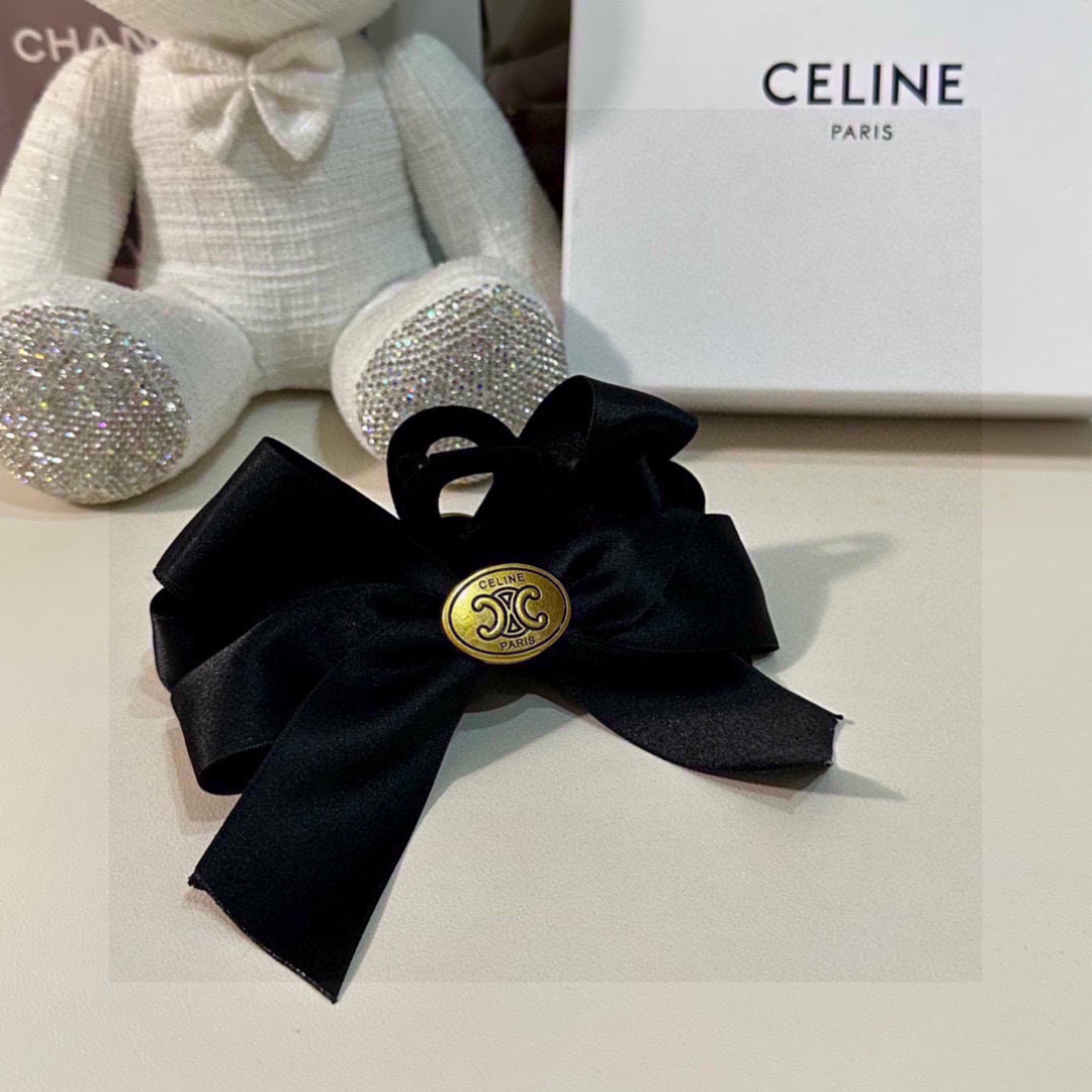 （单个）配专柜包装 
CELINE（赛琳）最新爆款来啦✨💫
中古vintage复古五金抓夹
优雅的gir