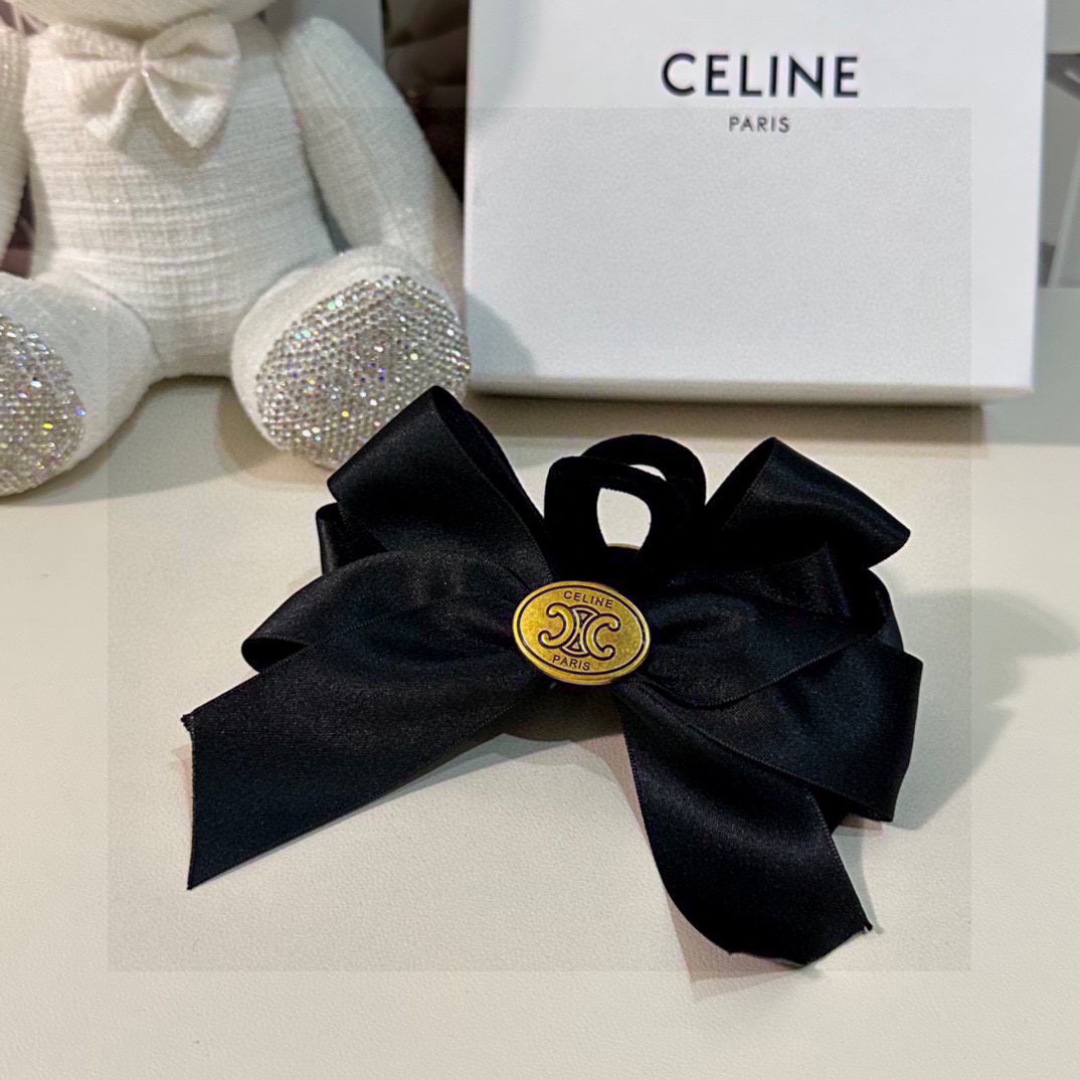 （单个）配专柜包装 
CELINE（赛琳）最新爆款来啦✨💫
中古vintage复古五金抓夹
优雅的gir