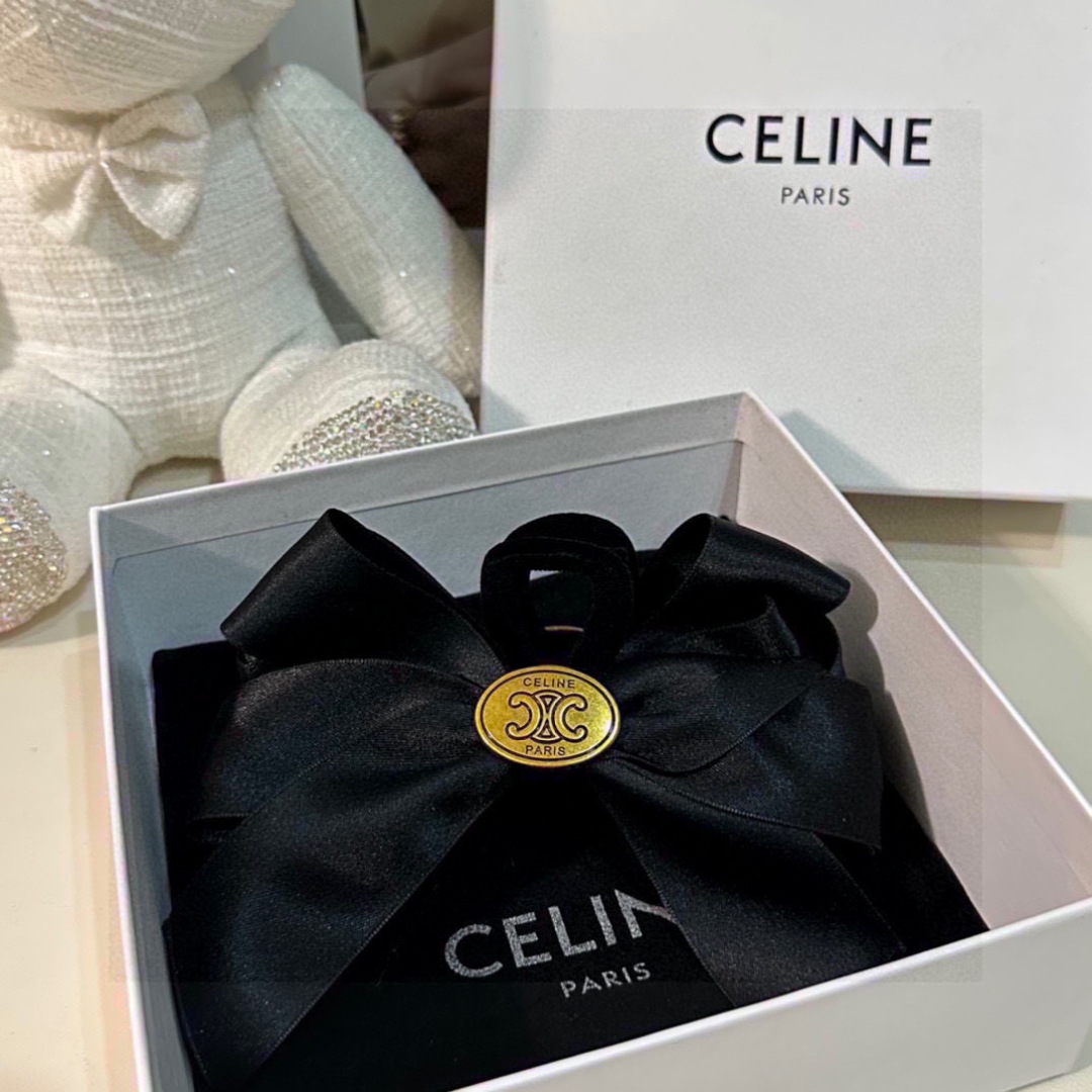 （单个）配专柜包装 
CELINE（赛琳）最新爆款来啦✨💫
中古vintage复古五金抓夹
优雅的gir