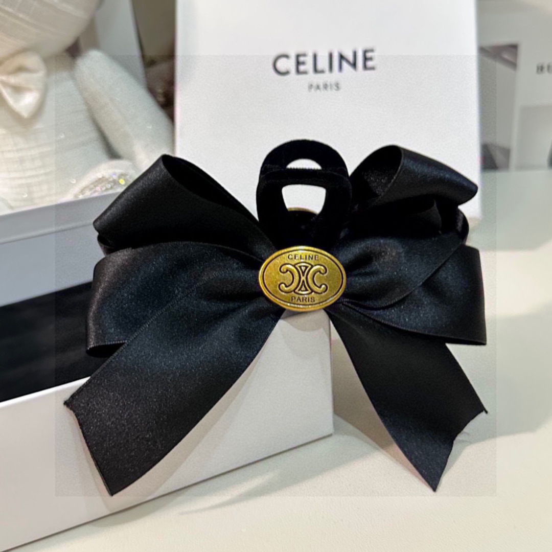 （单个）配专柜包装 
CELINE（赛琳）最新爆款来啦✨💫
中古vintage复古五金抓夹
优雅的gir