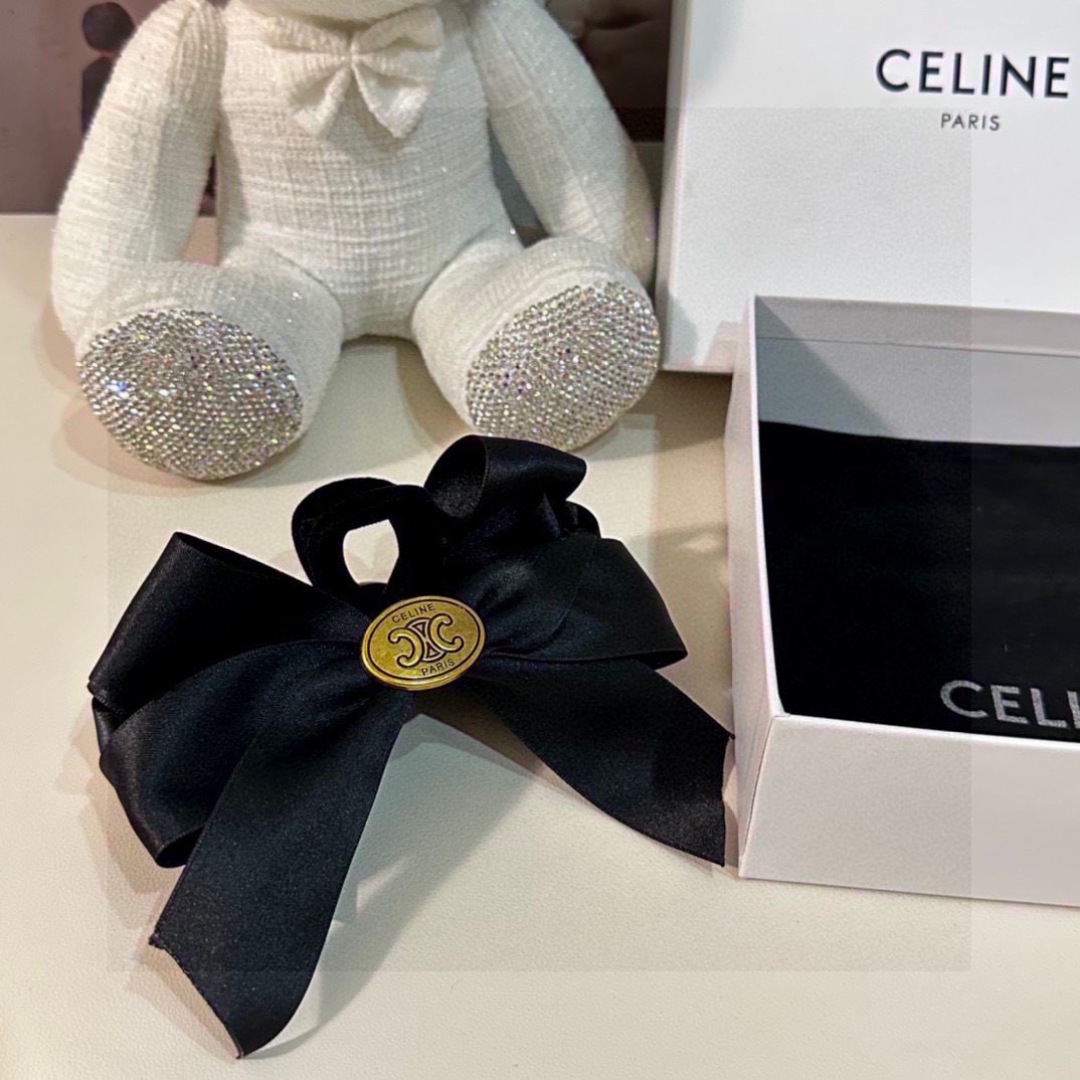 （单个）配专柜包装 
CELINE（赛琳）最新爆款来啦✨💫
中古vintage复古五金抓夹
优雅的gir
