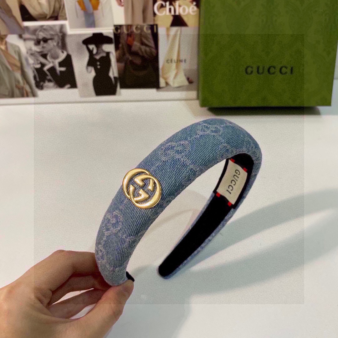  配专柜包装
GUCCI（古驰）最新发箍
小仙女入手
特殊材质 不嘞头
可盐可甜～
