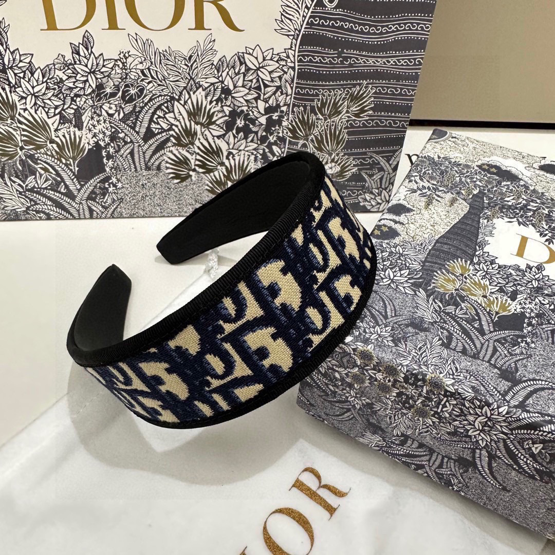 爆款来袭。 配包装 专柜1比1 材质# DIOR（迪奥）最新爆款，所见即所得，新款弹力质感手感都非常好 