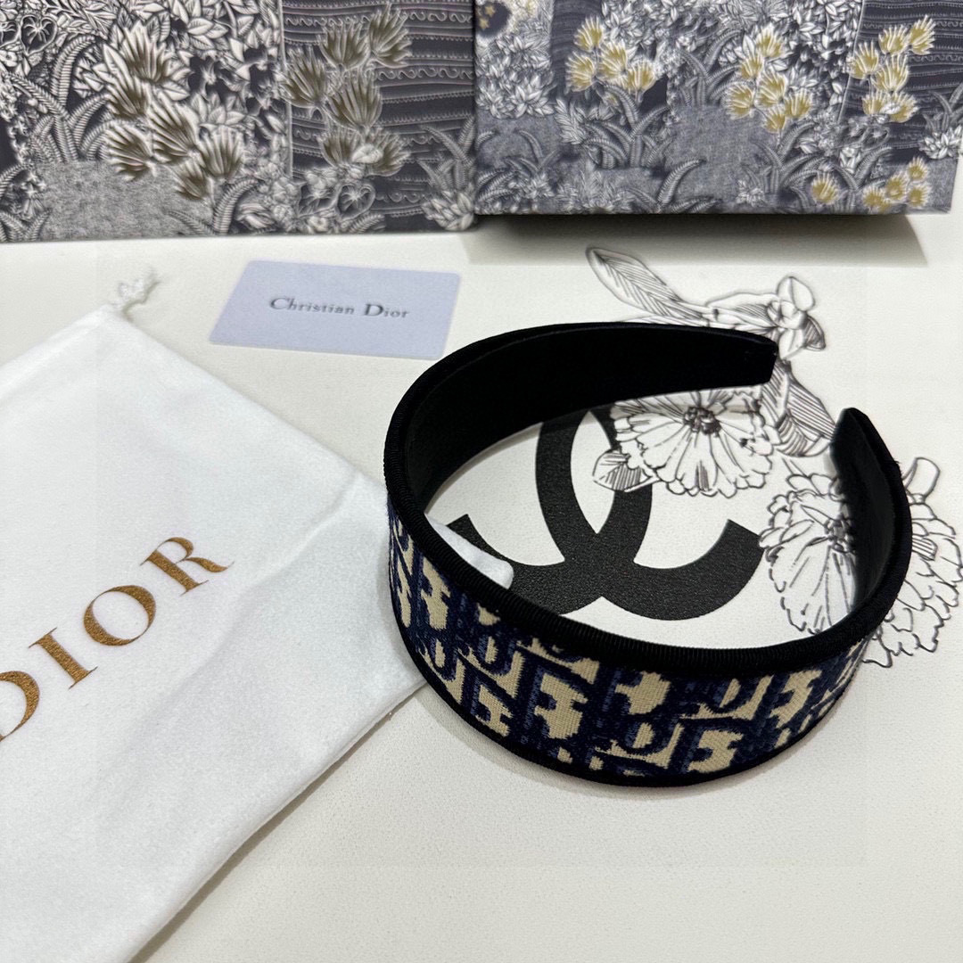 爆款来袭。 配包装 专柜1比1 材质# DIOR（迪奥）最新爆款，所见即所得，新款弹力质感手感都非常好 