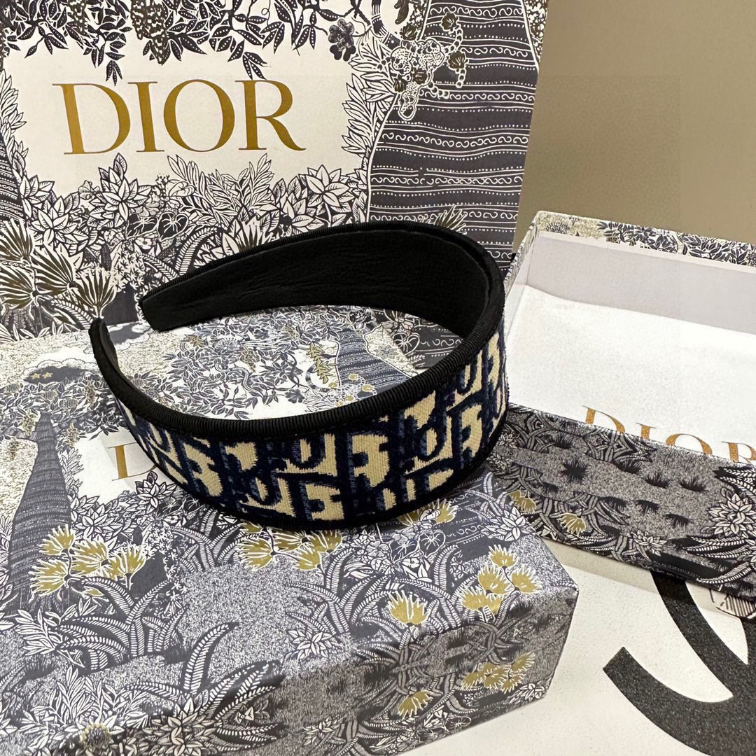 爆款来袭。 配包装 专柜1比1 材质# DIOR（迪奥）最新爆款，所见即所得，新款弹力质感手感都非常好 