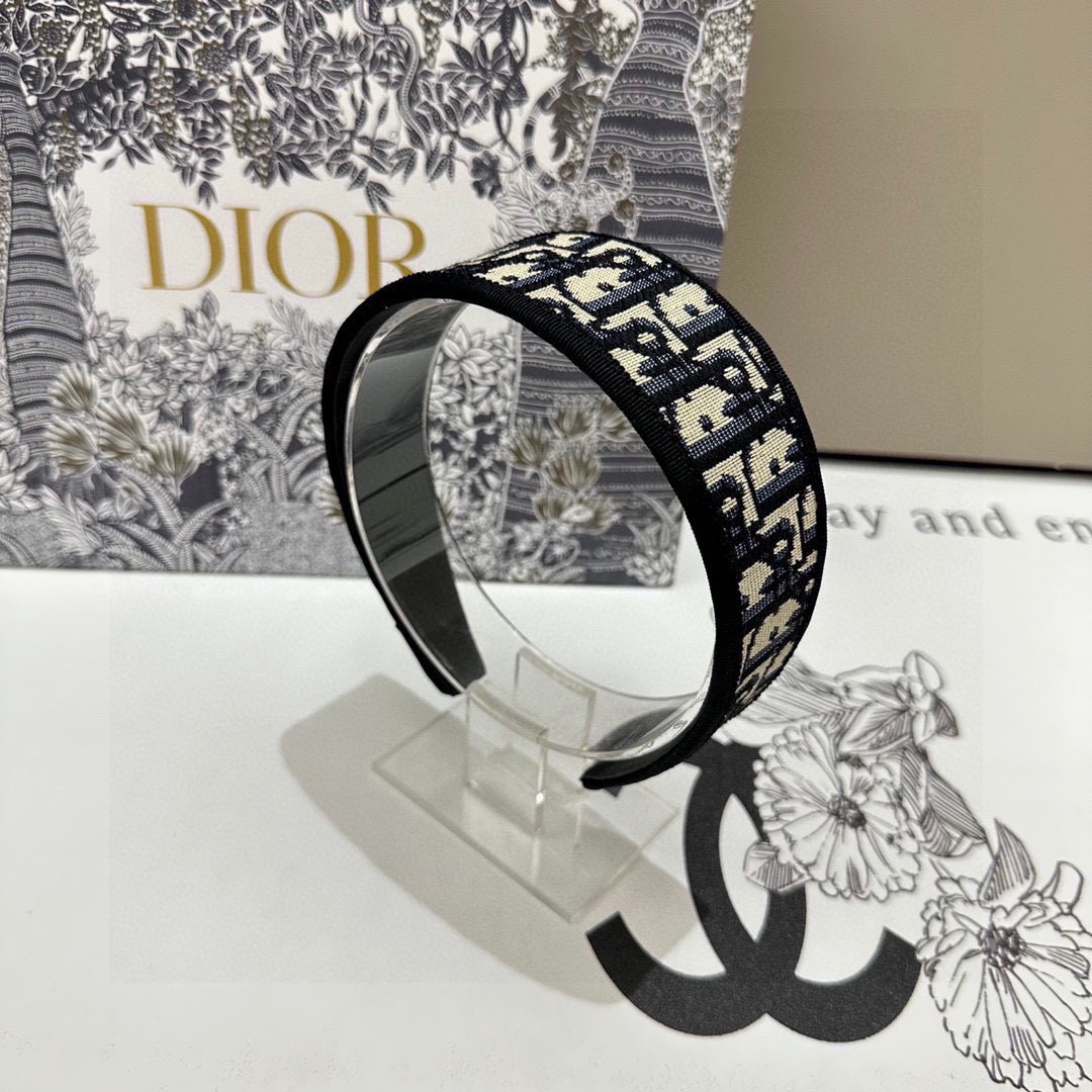爆款来袭。 配包装 专柜1比1 材质# DIOR（迪奥）最新爆款，所见即所得，新款弹力质感手感都非常好 