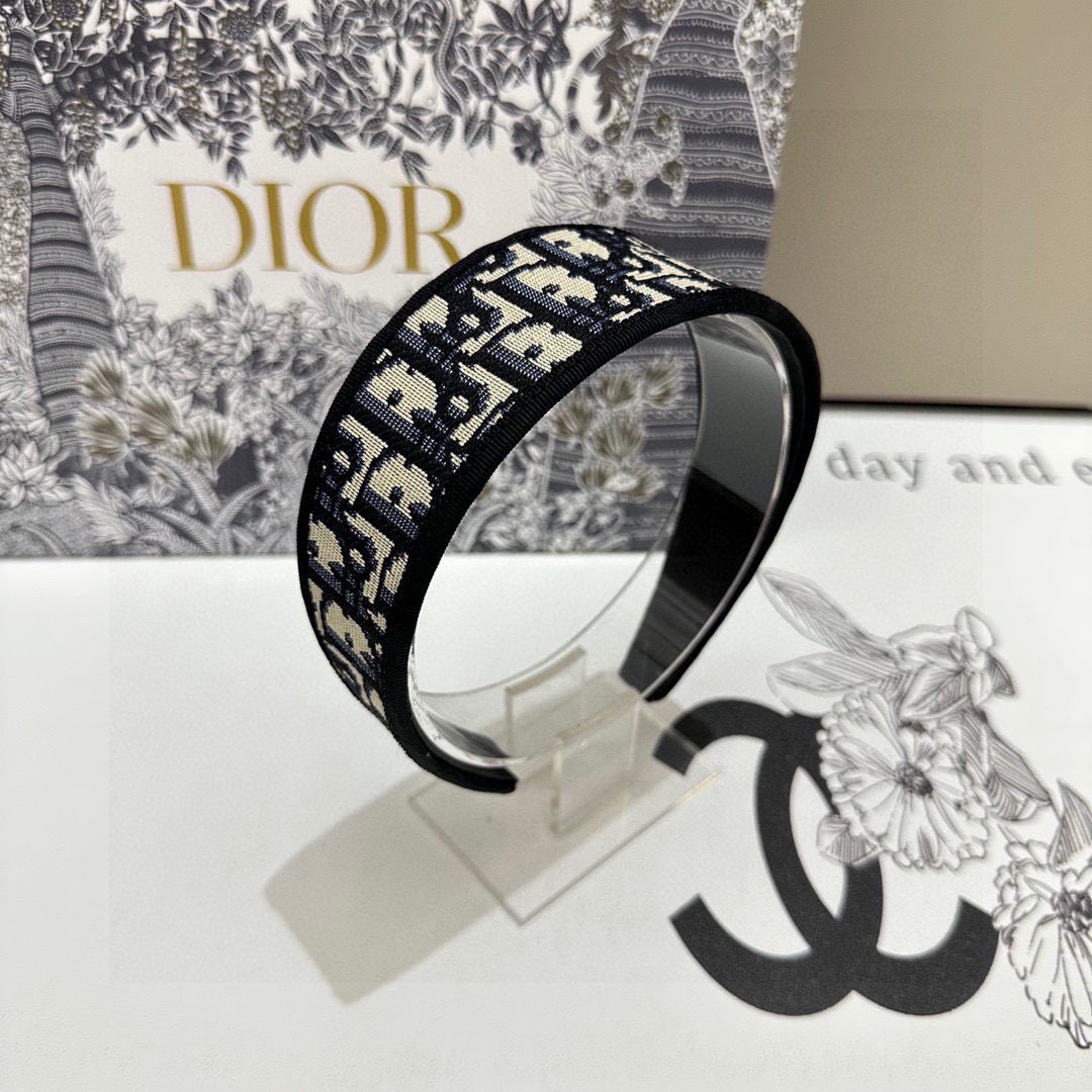爆款来袭。 配包装 专柜1比1 材质# DIOR（迪奥）最新爆款，所见即所得，新款弹力质感手感都非常好 