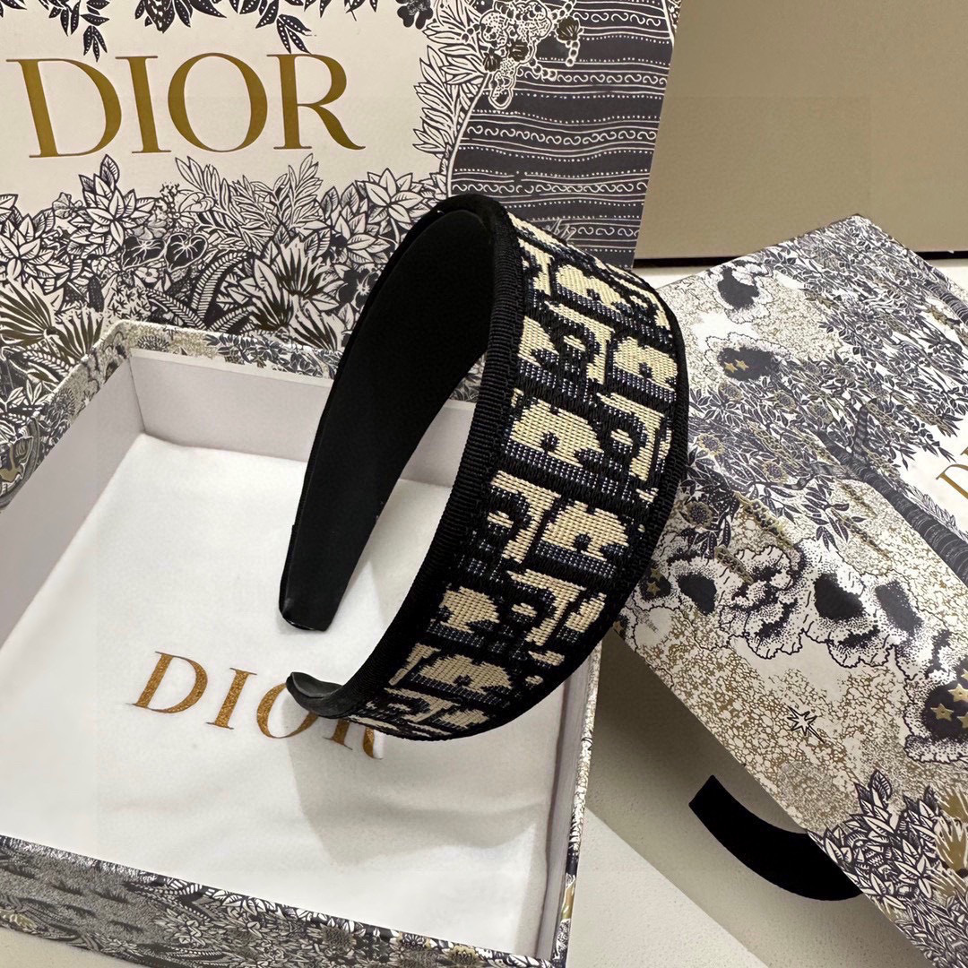爆款来袭。 配包装 专柜1比1 材质# DIOR（迪奥）最新爆款，所见即所得，新款弹力质感手感都非常好 